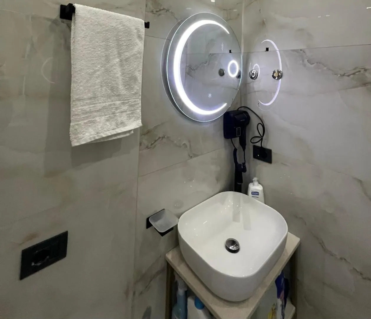 Glauk Apartment تيرانا